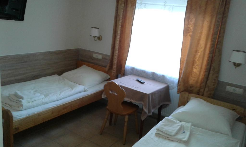 Wanderlust Hostel Floersheim am Main Экстерьер фото