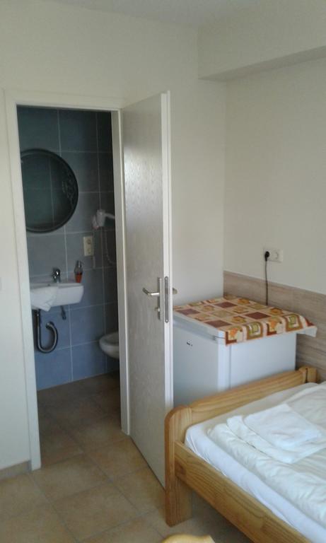 Wanderlust Hostel Floersheim am Main Экстерьер фото