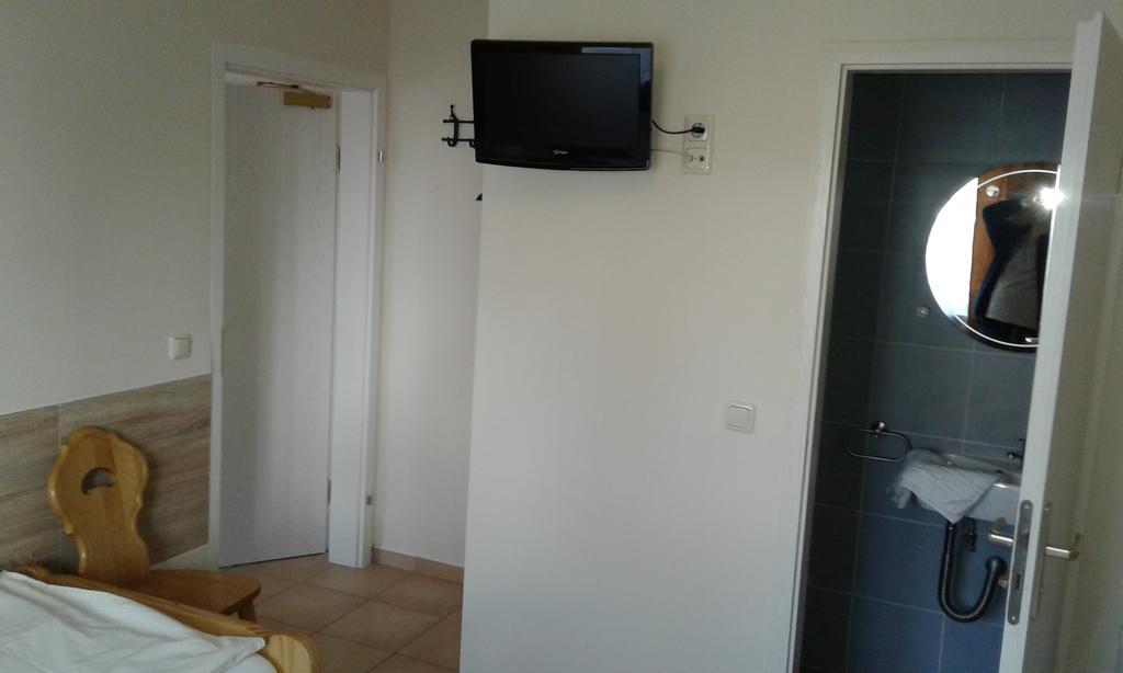 Wanderlust Hostel Floersheim am Main Экстерьер фото