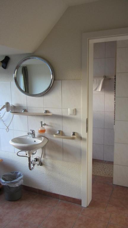 Wanderlust Hostel Floersheim am Main Номер фото