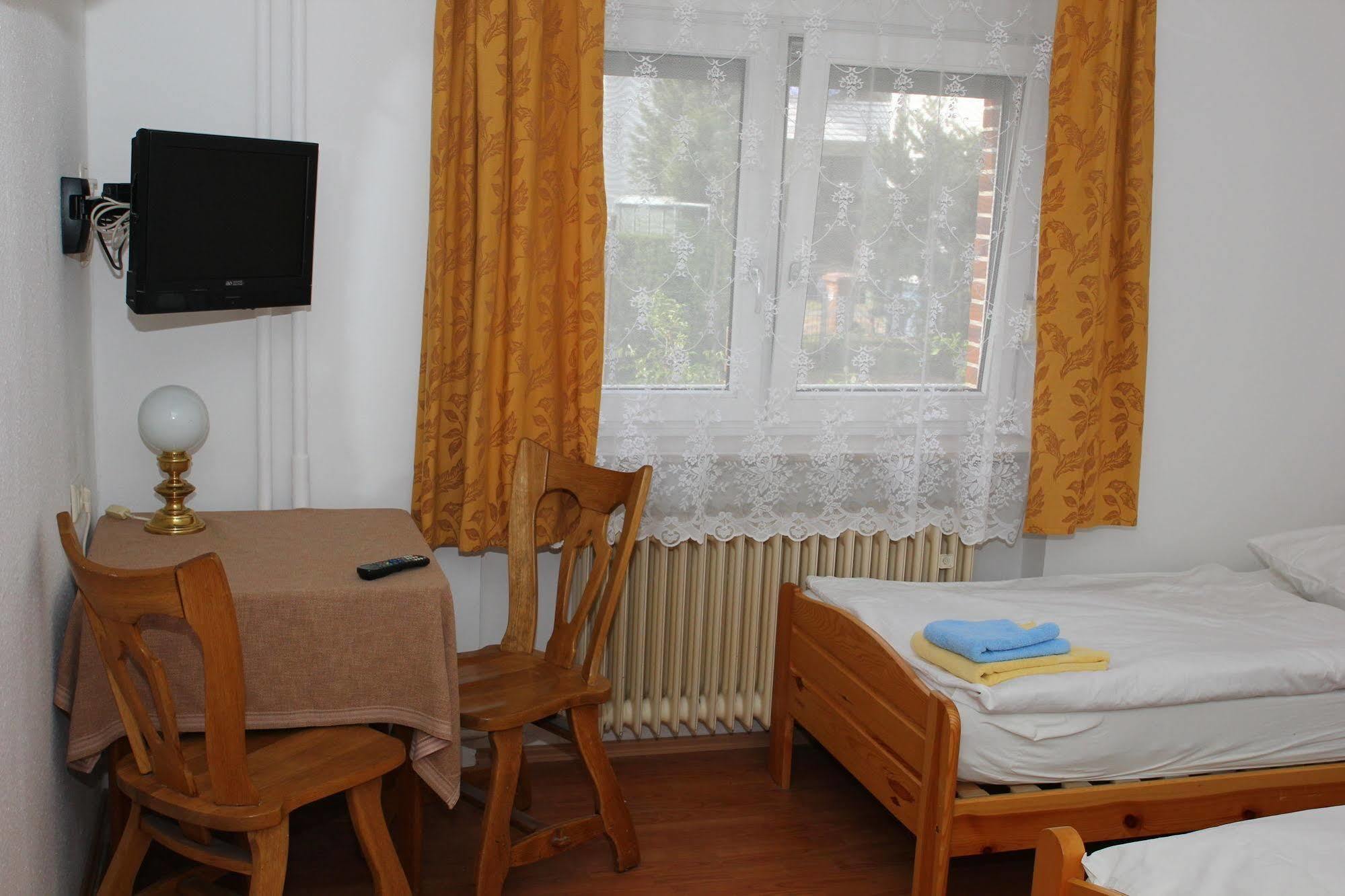Wanderlust Hostel Floersheim am Main Экстерьер фото