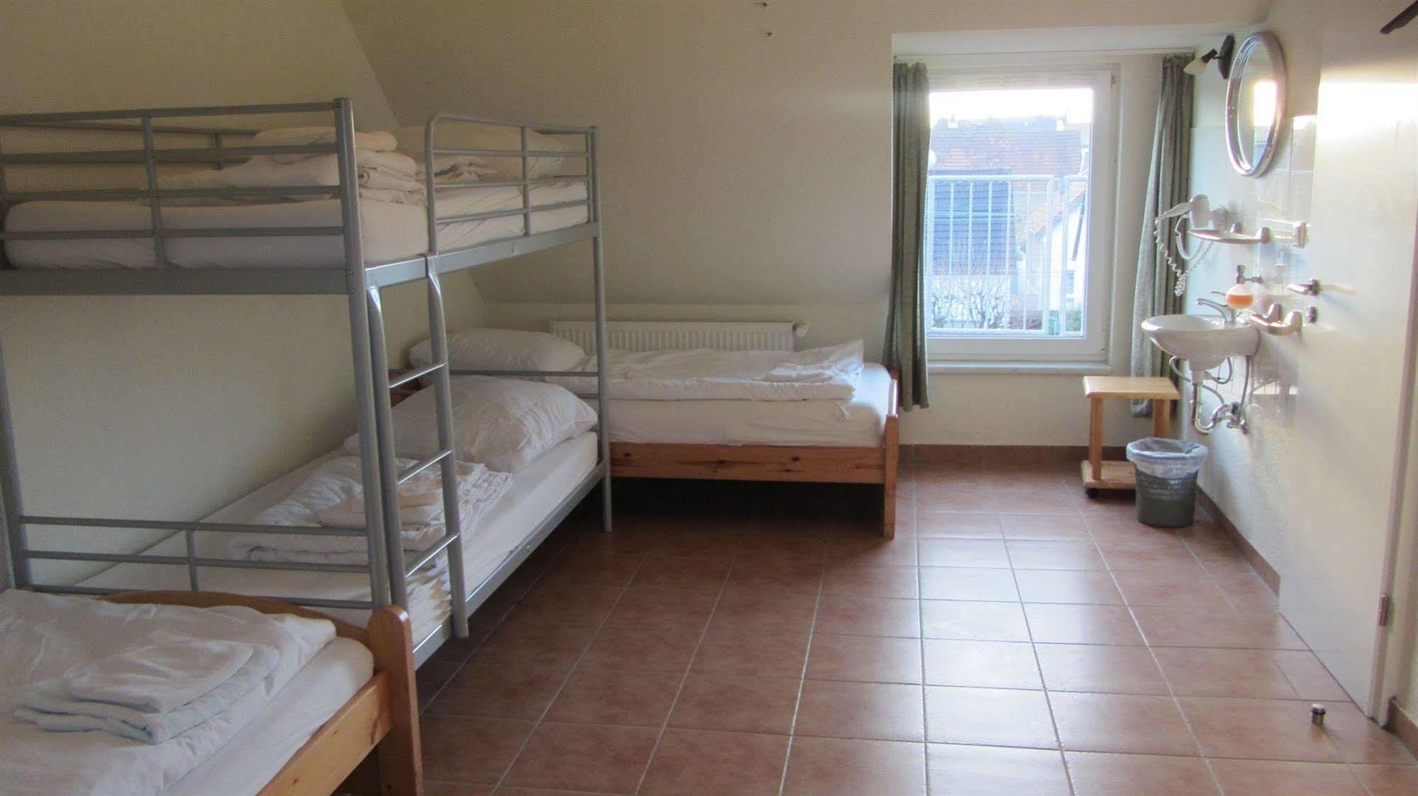Wanderlust Hostel Floersheim am Main Экстерьер фото